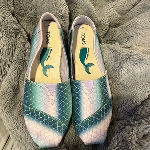 Toms Mermaid shoes. Size 7 EUC